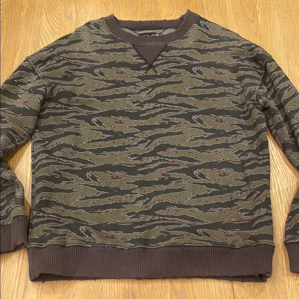 Camouflage Patterned Sweatshirt